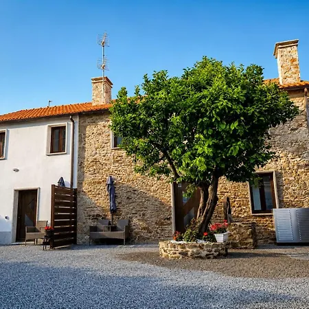 Casa Aradas بيت للعطل